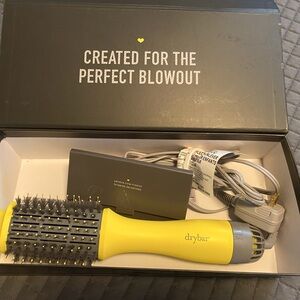 DRY BAR blow dry Brush